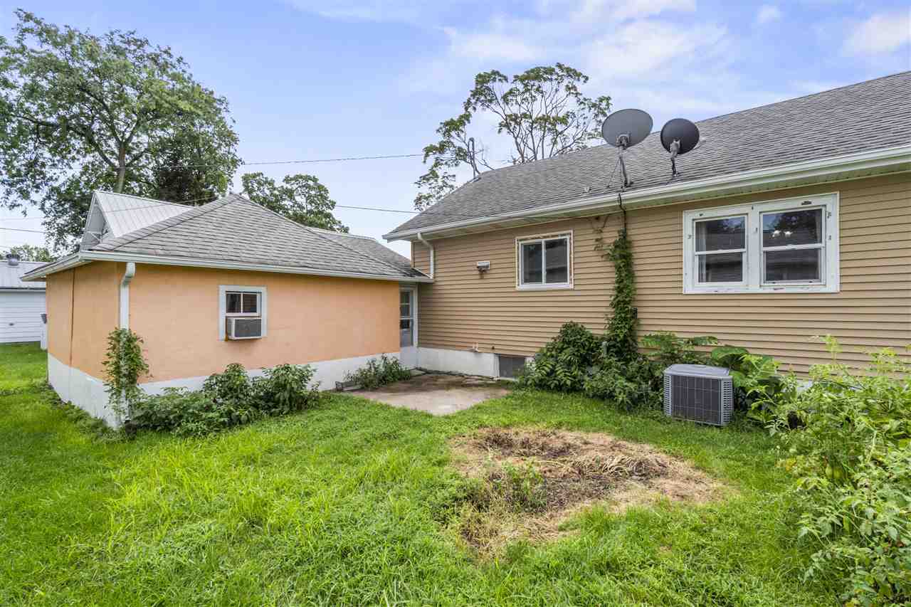 958 S Iowa Avenue Washington IA 52353