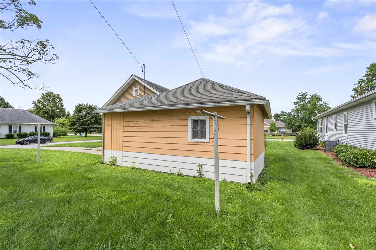 958 S Iowa Avenue Washington IA 52353