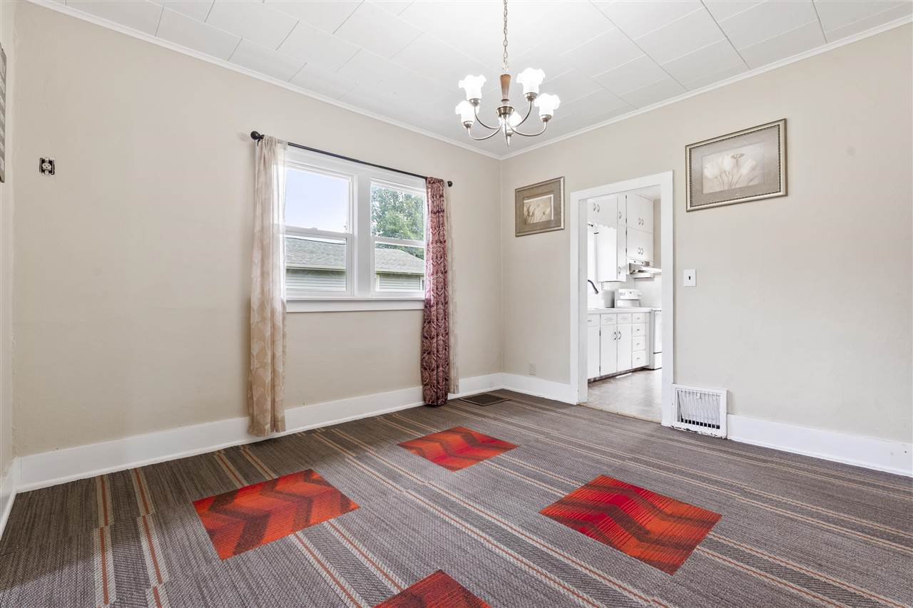 958 S Iowa Avenue Washington IA 52353