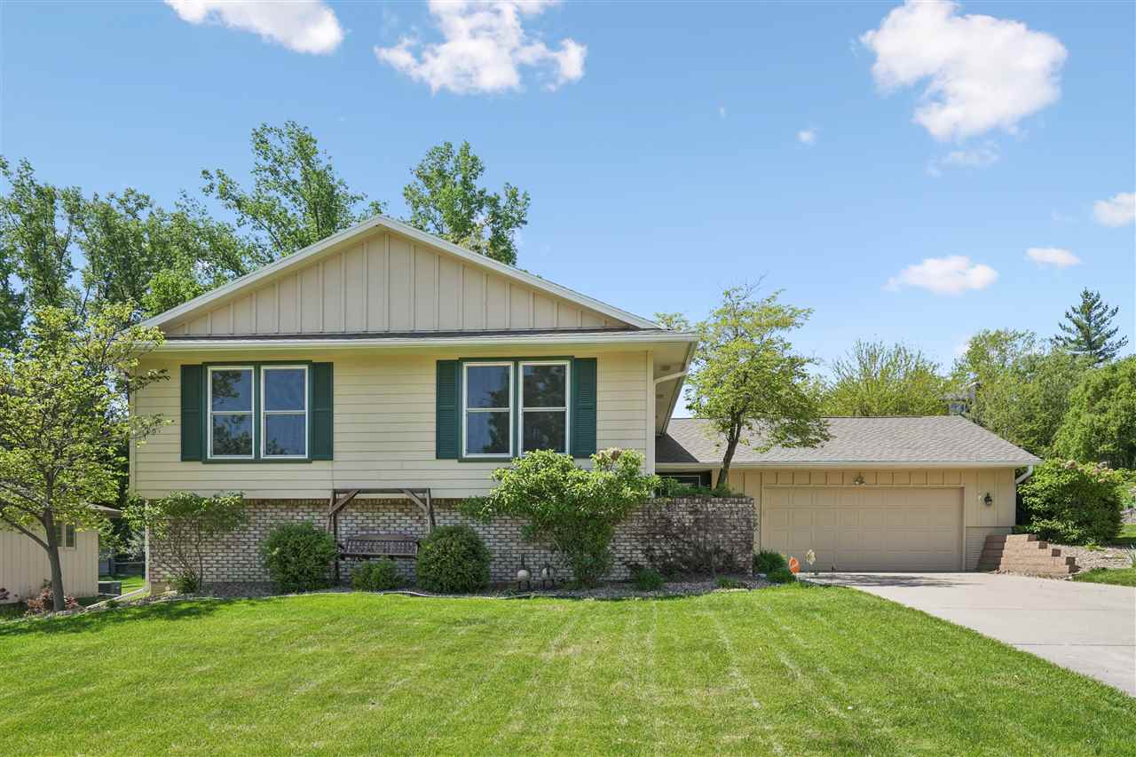 5201 Broadlawn Drive SE Cedar Rapids IA 52403