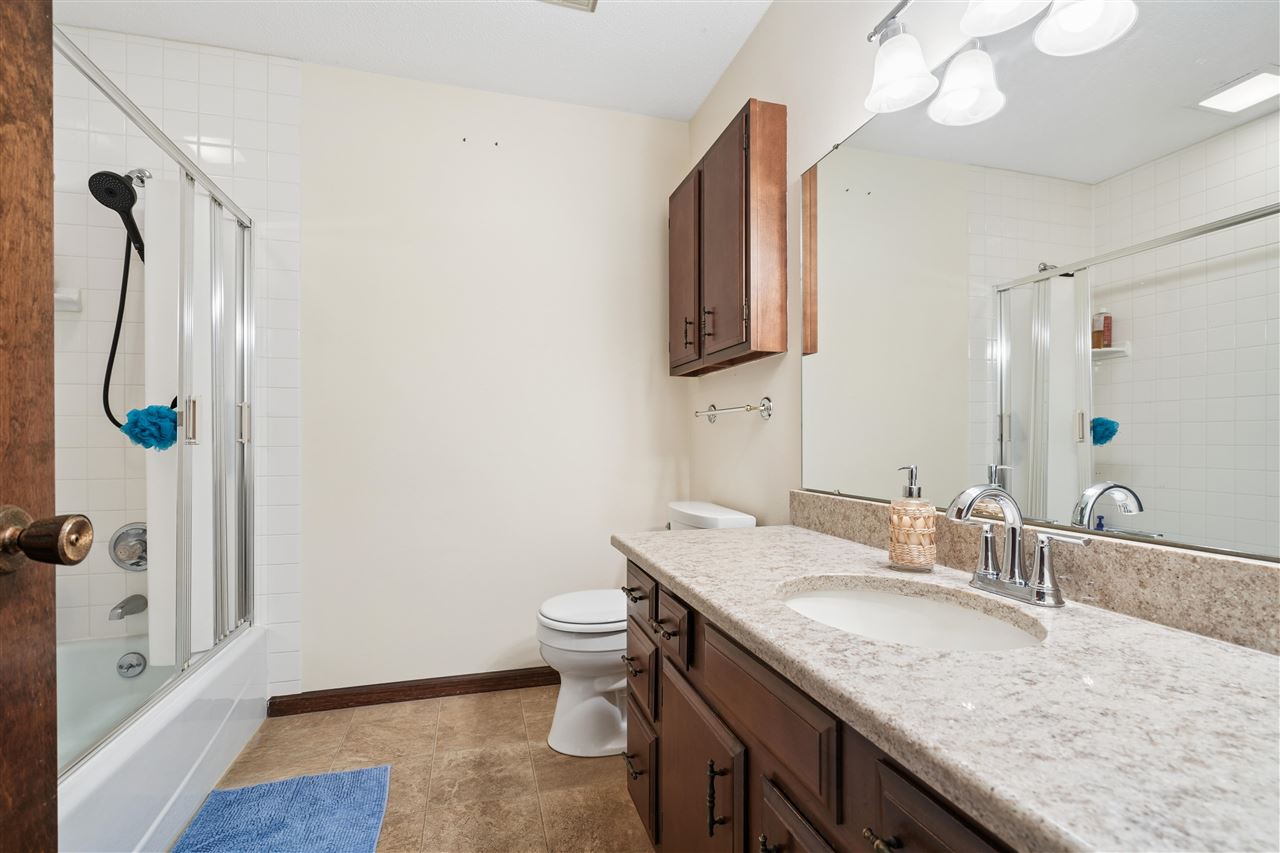 5201 Broadlawn Drive SE Cedar Rapids IA 52403