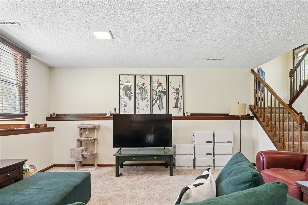 5201 Broadlawn Drive SE Cedar Rapids IA 52403