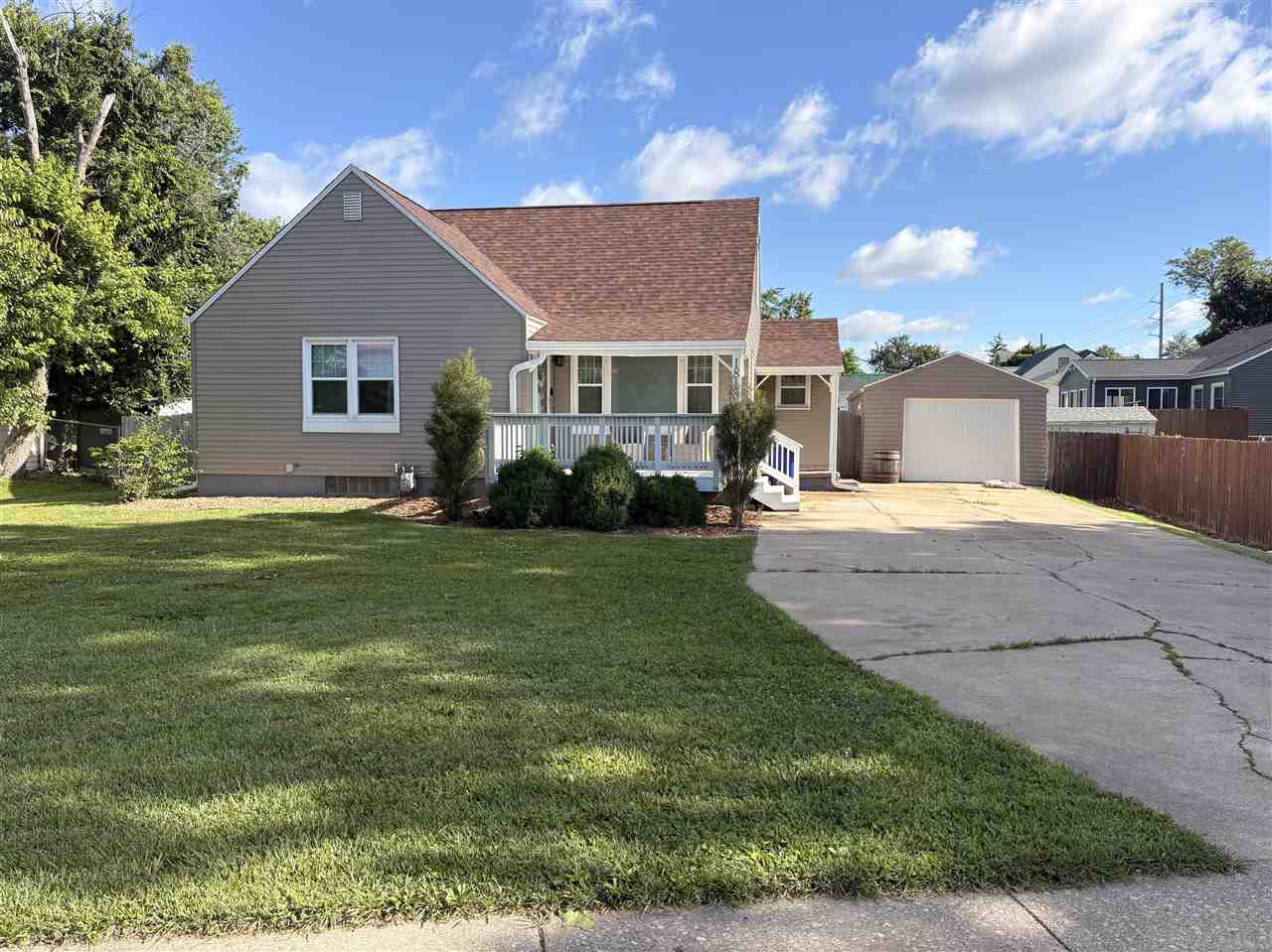 1818 NW B Avenue Cedar Rapids IA 52405