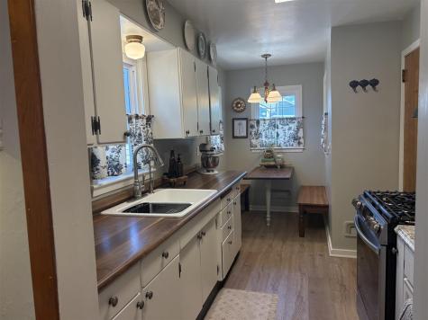 1818 NW B Avenue Cedar Rapids IA 52405
