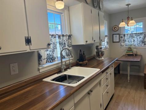 1818 NW B Avenue Cedar Rapids IA 52405