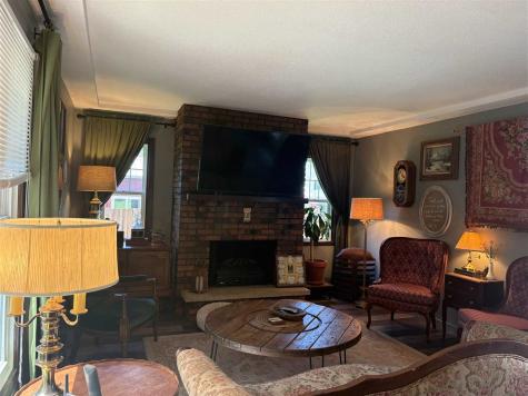 1818 NW B Avenue Cedar Rapids IA 52405