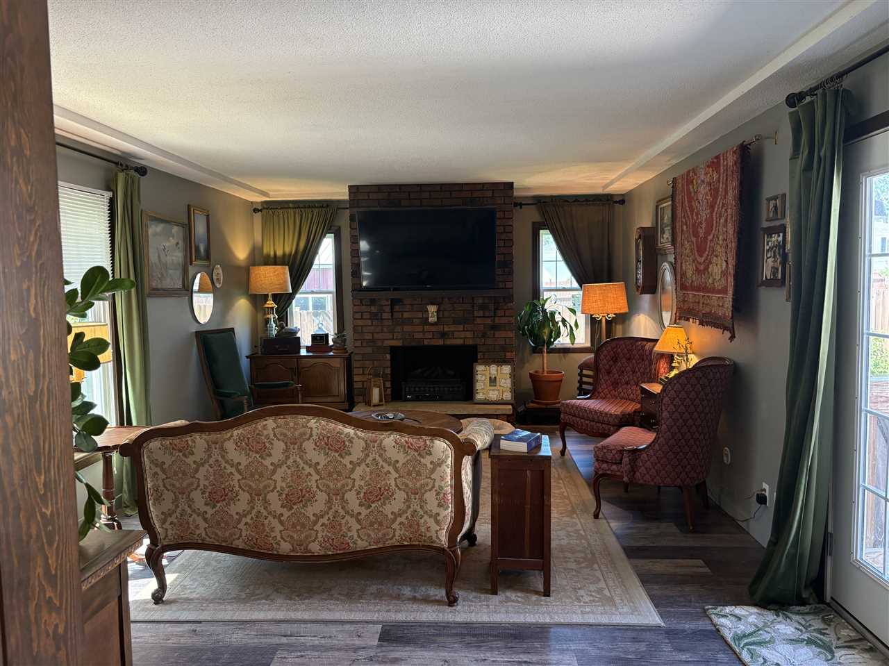 1818 NW B Avenue Cedar Rapids IA 52405