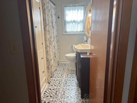 1818 NW B Avenue Cedar Rapids IA 52405