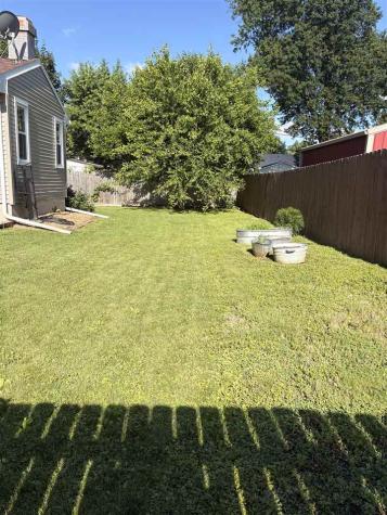 1818 NW B Avenue Cedar Rapids IA 52405