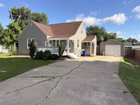 1818 NW B Avenue Cedar Rapids IA 52405