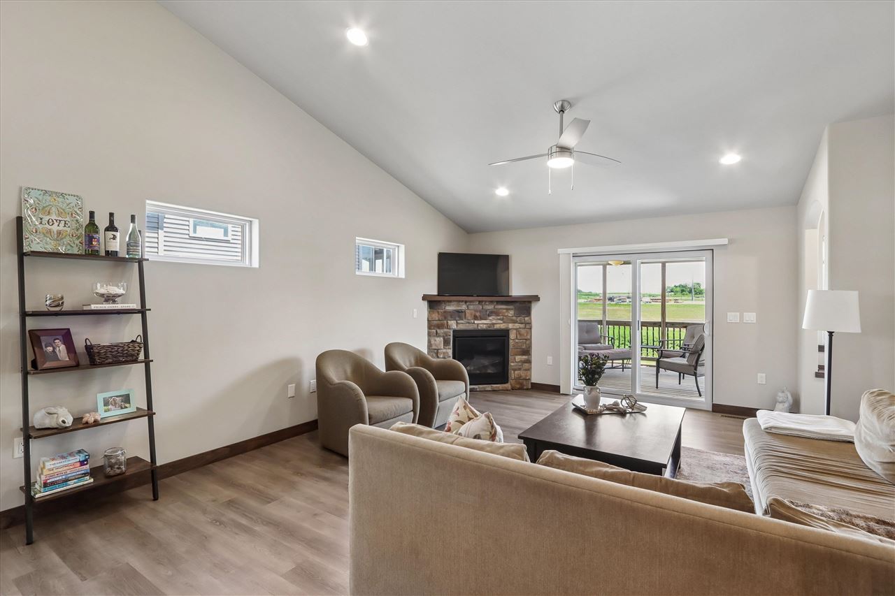 712 Creekside Drive Tiffin IA 52340