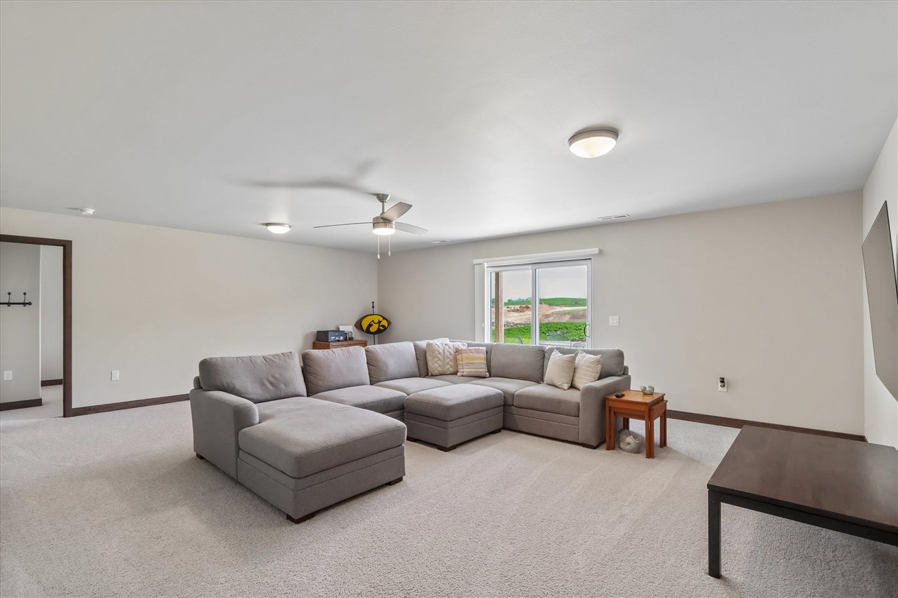 712 Creekside Drive Tiffin IA 52340