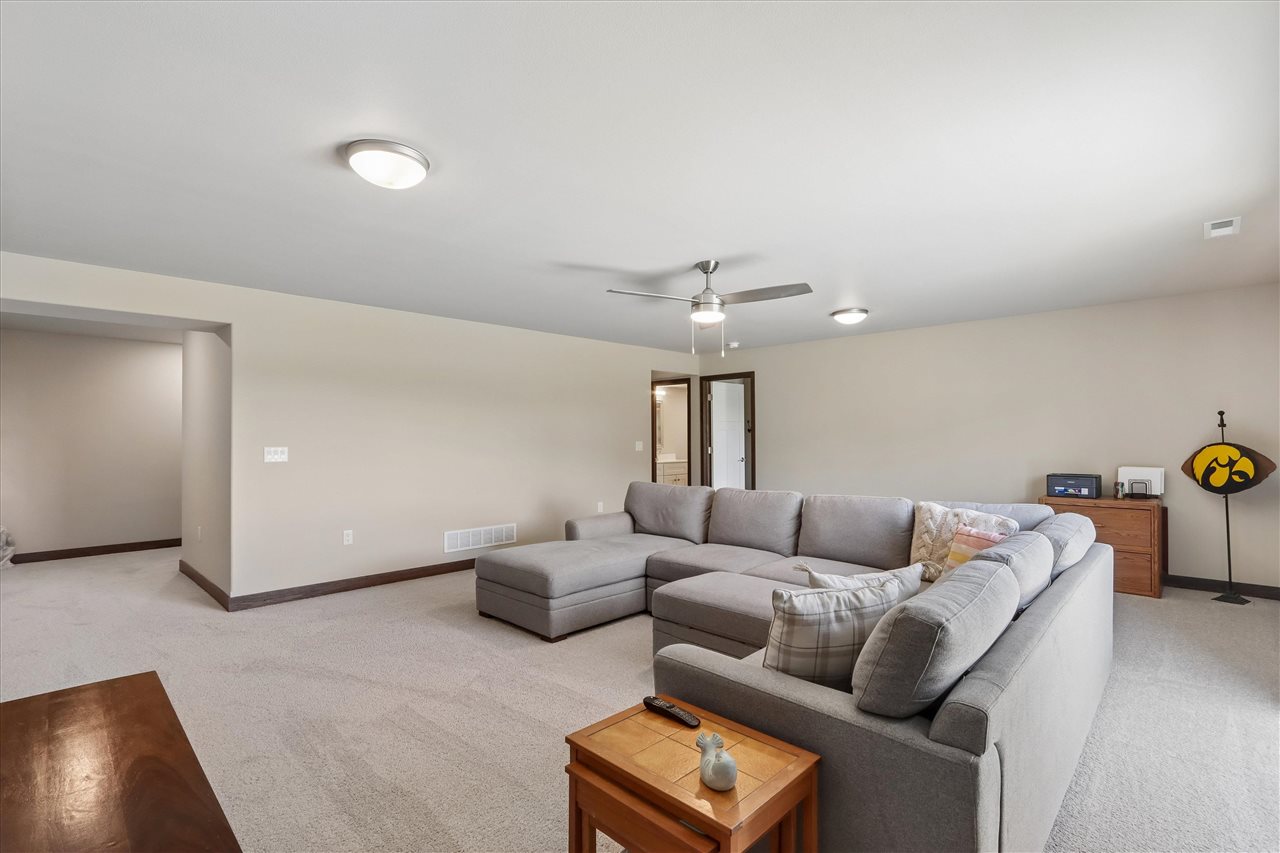 712 Creekside Drive Tiffin IA 52340