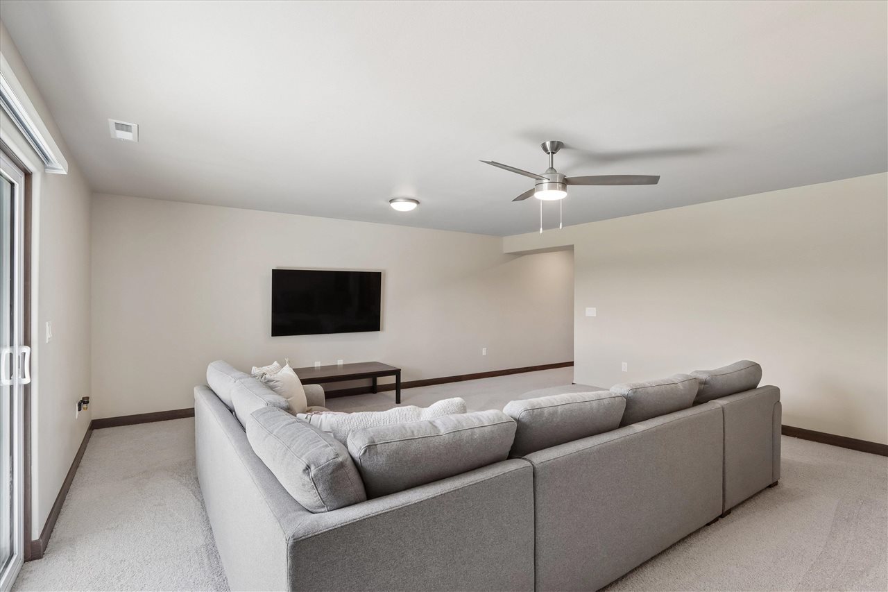 712 Creekside Drive Tiffin IA 52340