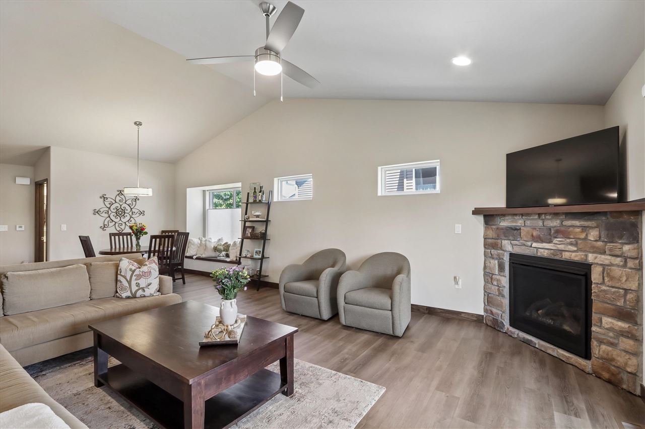 712 Creekside Drive Tiffin IA 52340