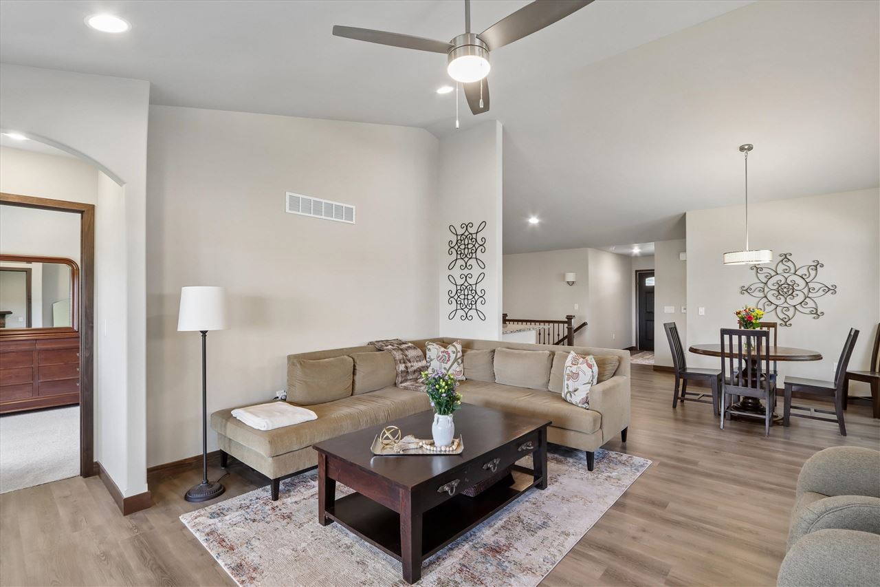 712 Creekside Drive Tiffin IA 52340