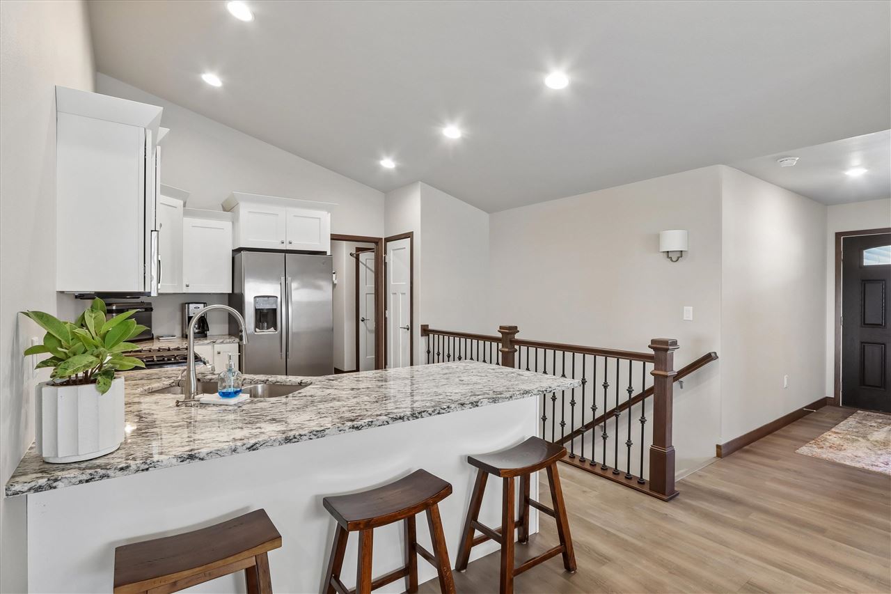 712 Creekside Drive Tiffin IA 52340