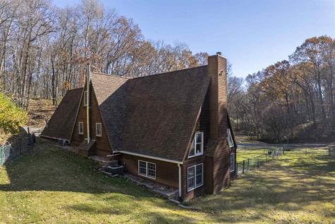 3098 Sandy Beach Road Solon IA 52333