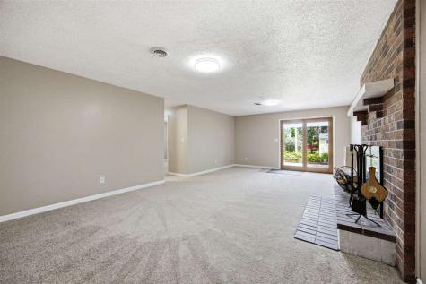 1046 Briar Drive Iowa City IA 52240