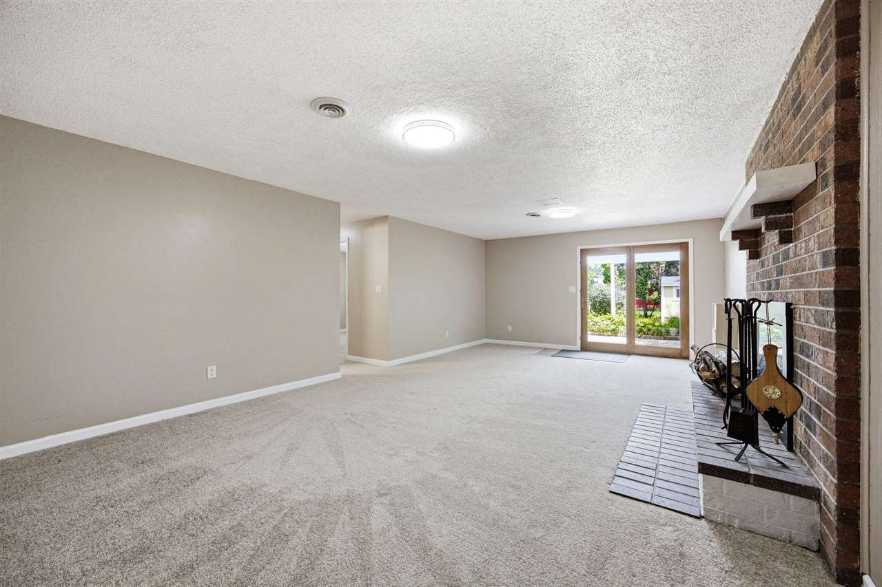 1046 Briar Drive Iowa City IA 52240