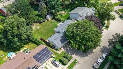 1046 Briar Drive Iowa City IA 52240