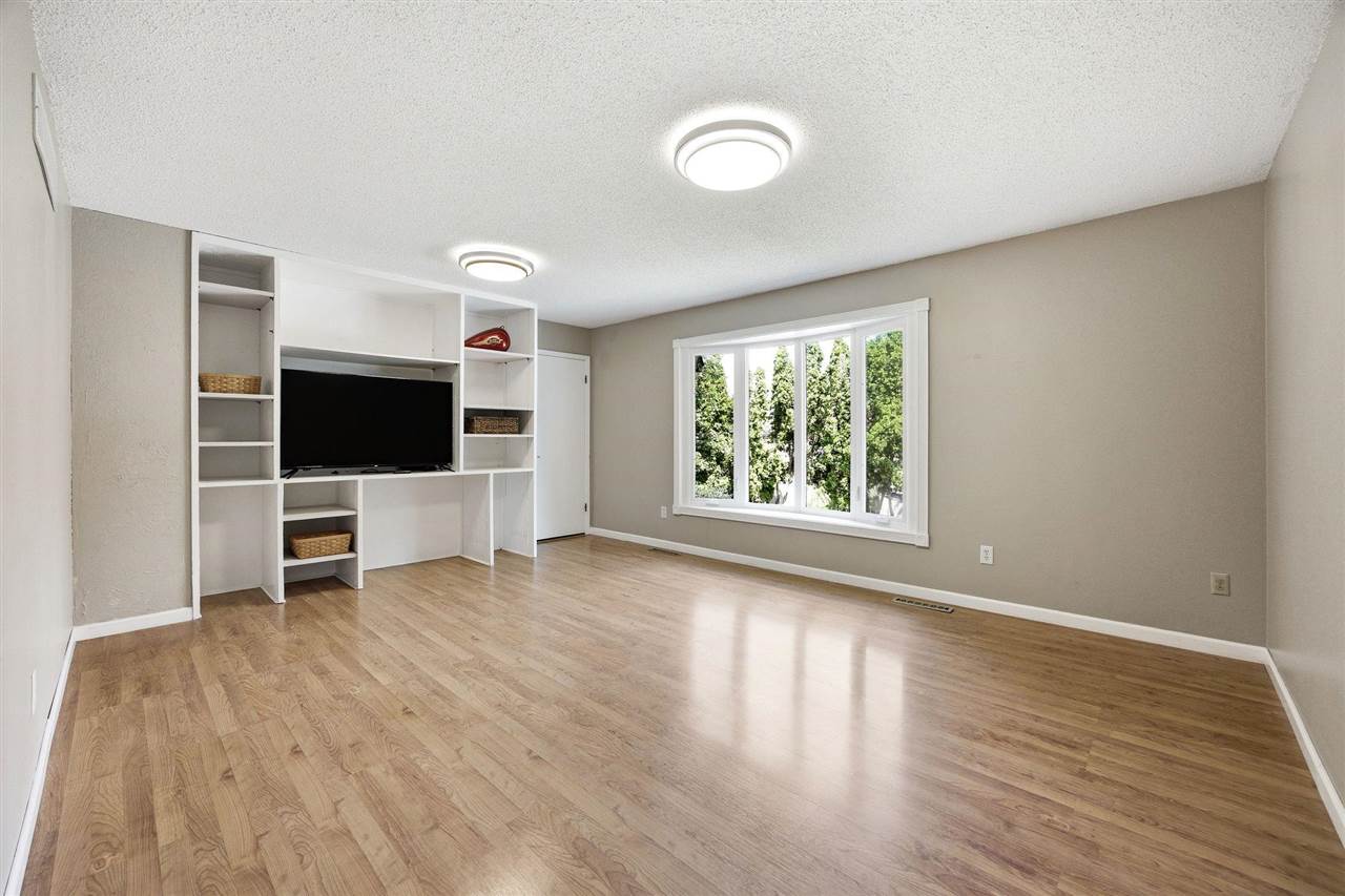 1046 Briar Drive Iowa City IA 52240
