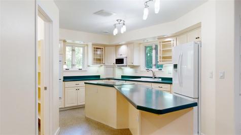 419 Elmira Street Iowa City IA 52245
