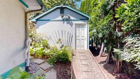 419 Elmira Street Iowa City IA 52245