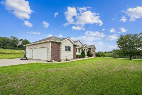 1268 Falcon Avenue NW Swisher IA 52338