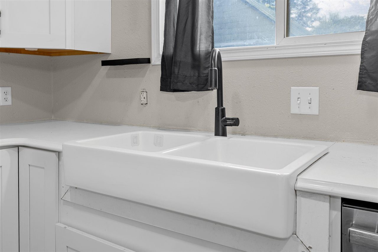 207 Washington Street Hills IA 52235