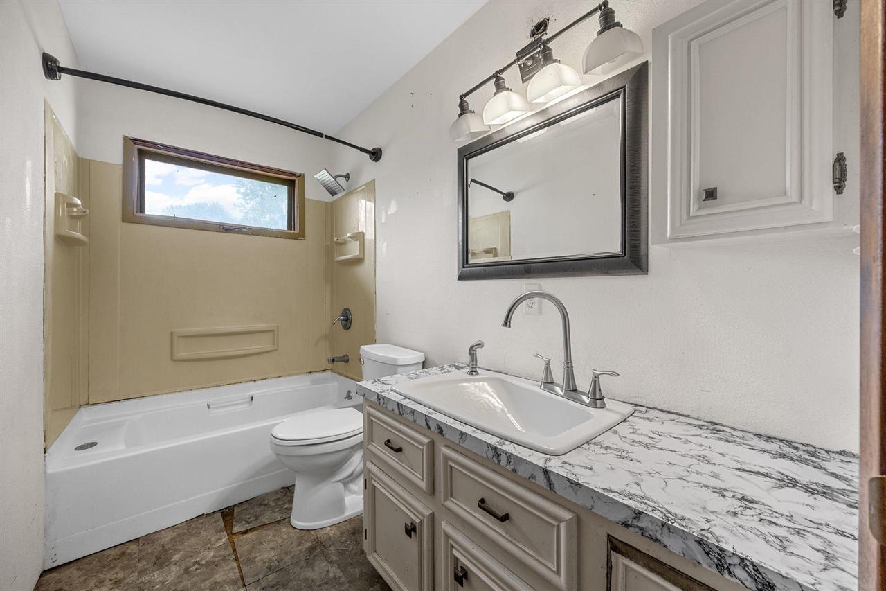 207 Washington Street Hills IA 52235