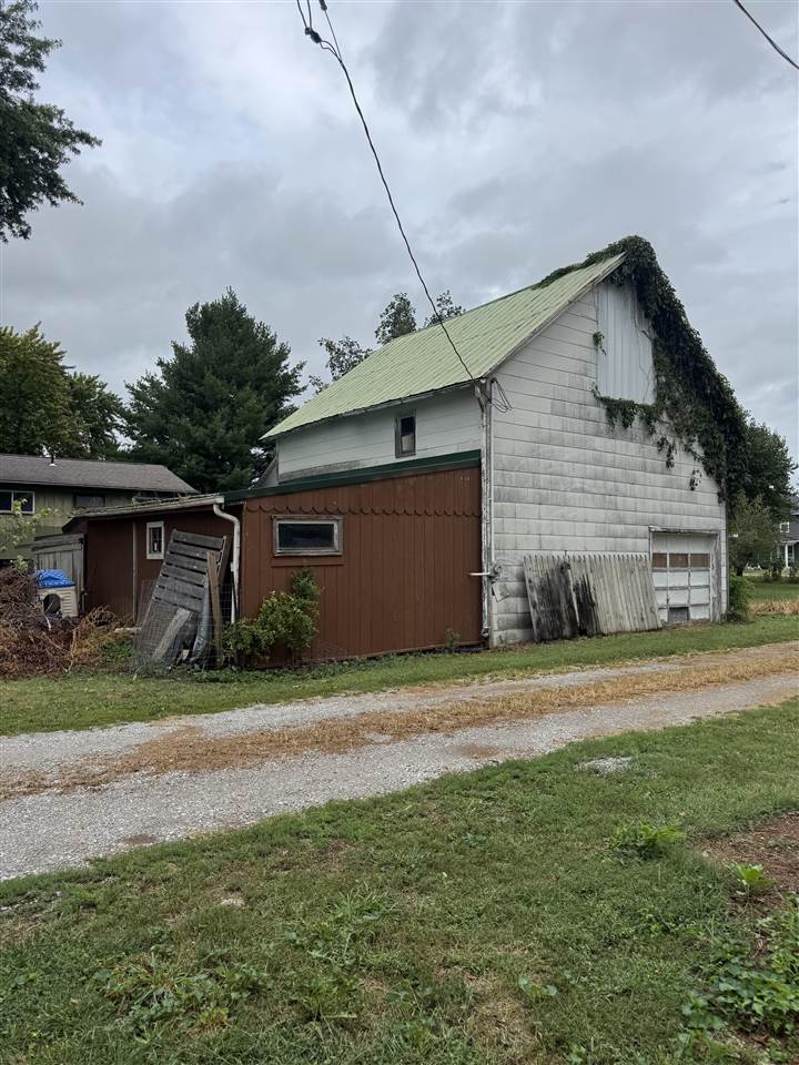 207 Washington Street Hills IA 52235