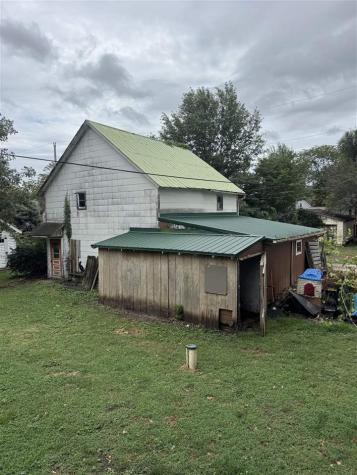 207 Washington Street Hills IA 52235