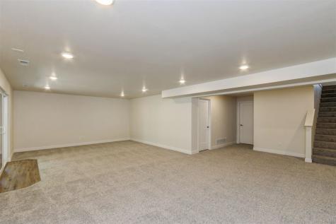 3100 Sunflower Street Ely IA 52227