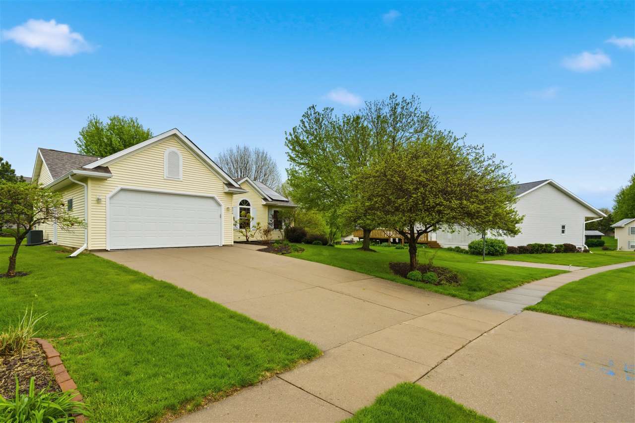 604 Redbird Run Tiffin IA 52340