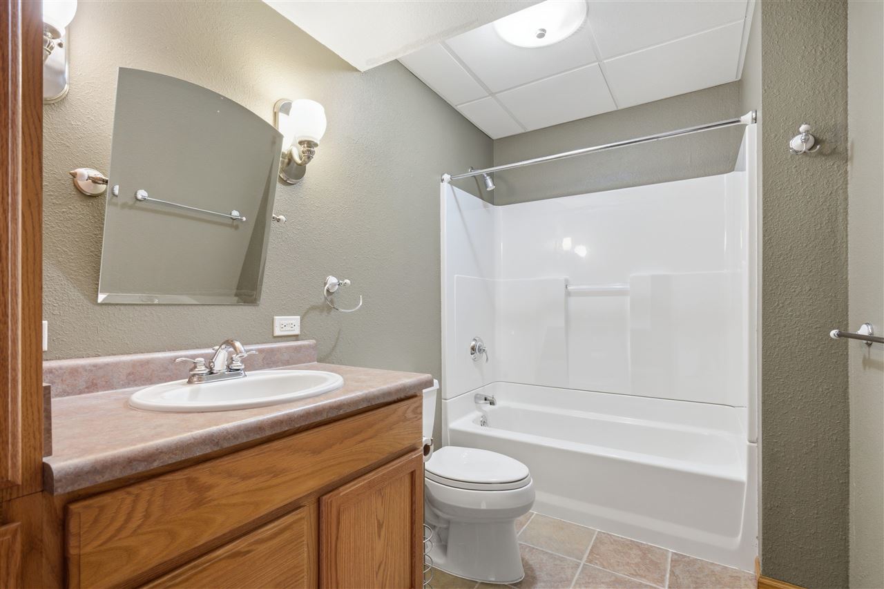 604 Redbird Run Tiffin IA 52340