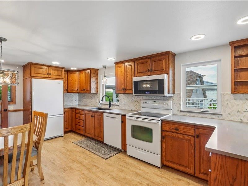4975 Sharon Center Road SW IA 52240