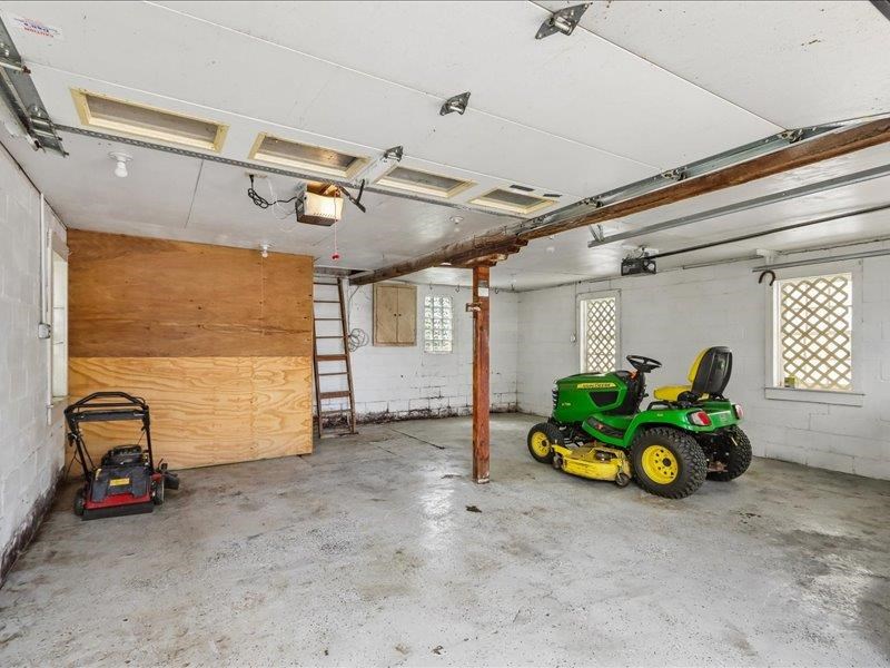 4975 Sharon Center Road SW IA 52240