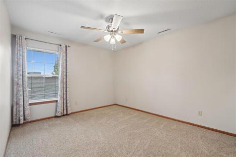 235 N 18th Avenue Hiawatha IA 52233