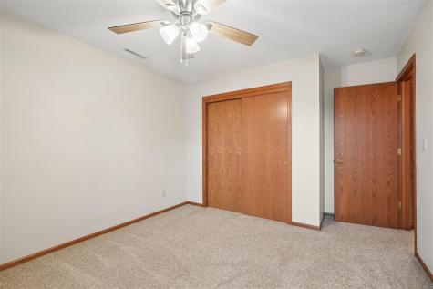 235 N 18th Avenue Hiawatha IA 52233