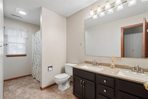 235 N 18th Avenue Hiawatha IA 52233