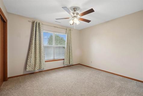 235 N 18th Avenue Hiawatha IA 52233