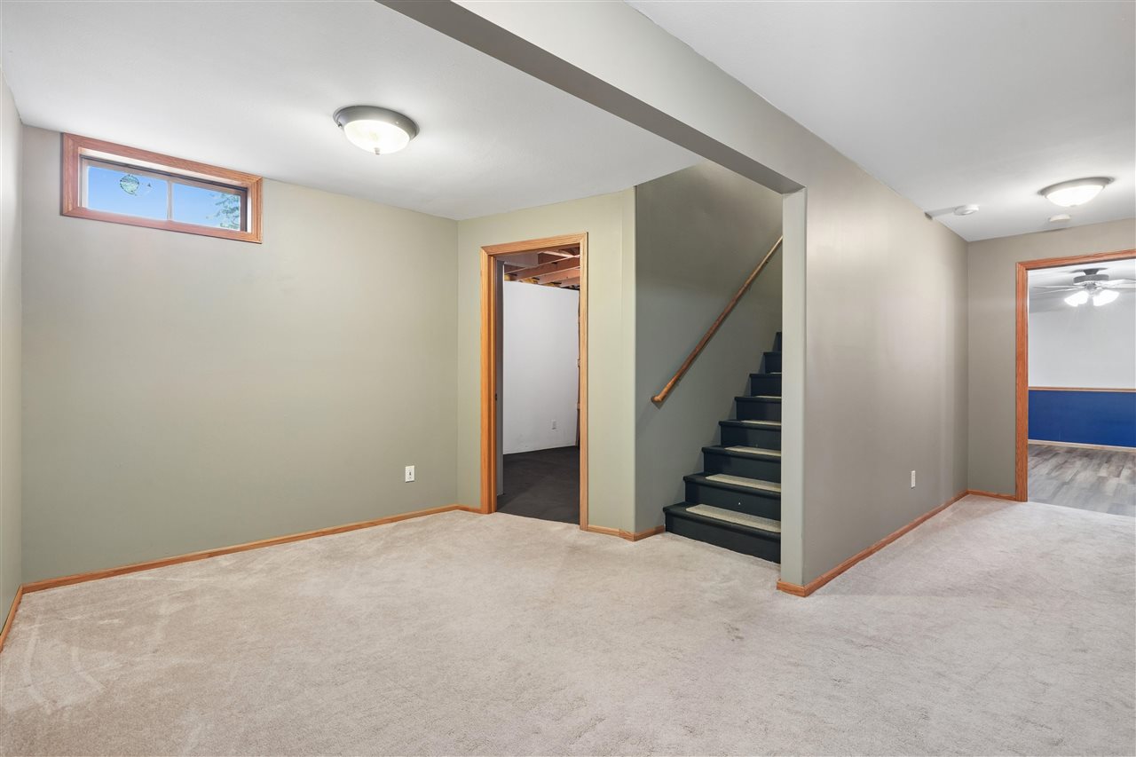 235 N 18th Avenue Hiawatha IA 52233