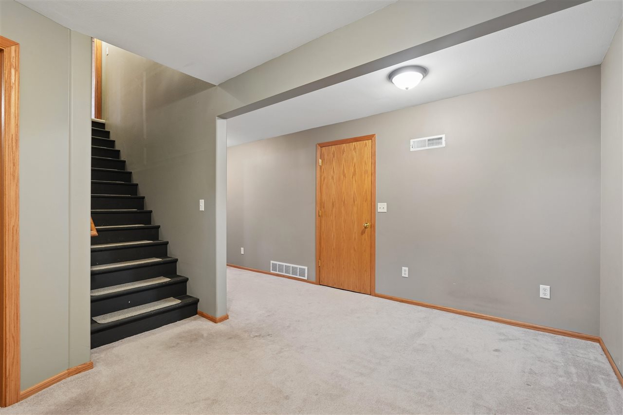 235 N 18th Avenue Hiawatha IA 52233