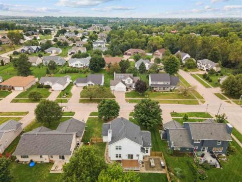 235 N 18th Avenue Hiawatha IA 52233