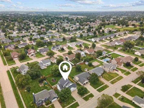 235 N 18th Avenue Hiawatha IA 52233