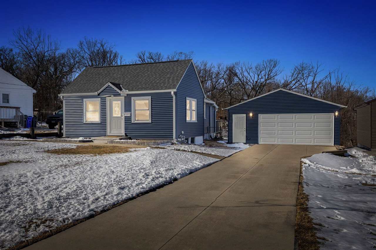 1217 Memorial Drive SE Cedar Rapids IA 52403
