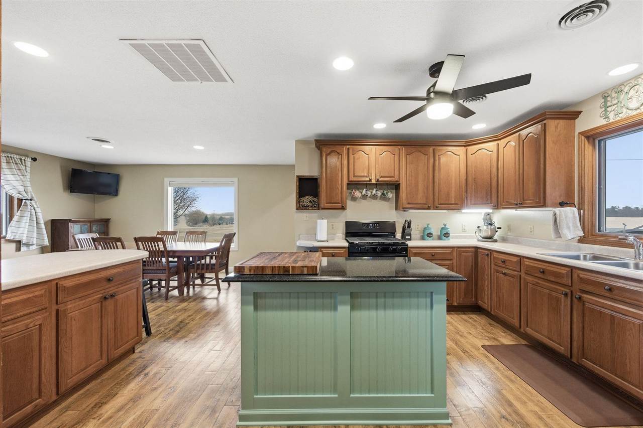 301 Lake View Drive NE Solon IA 52333