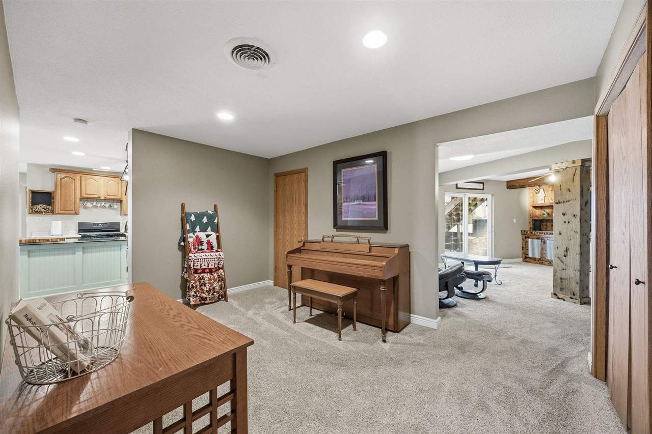 301 Lake View Drive NE Solon IA 52333