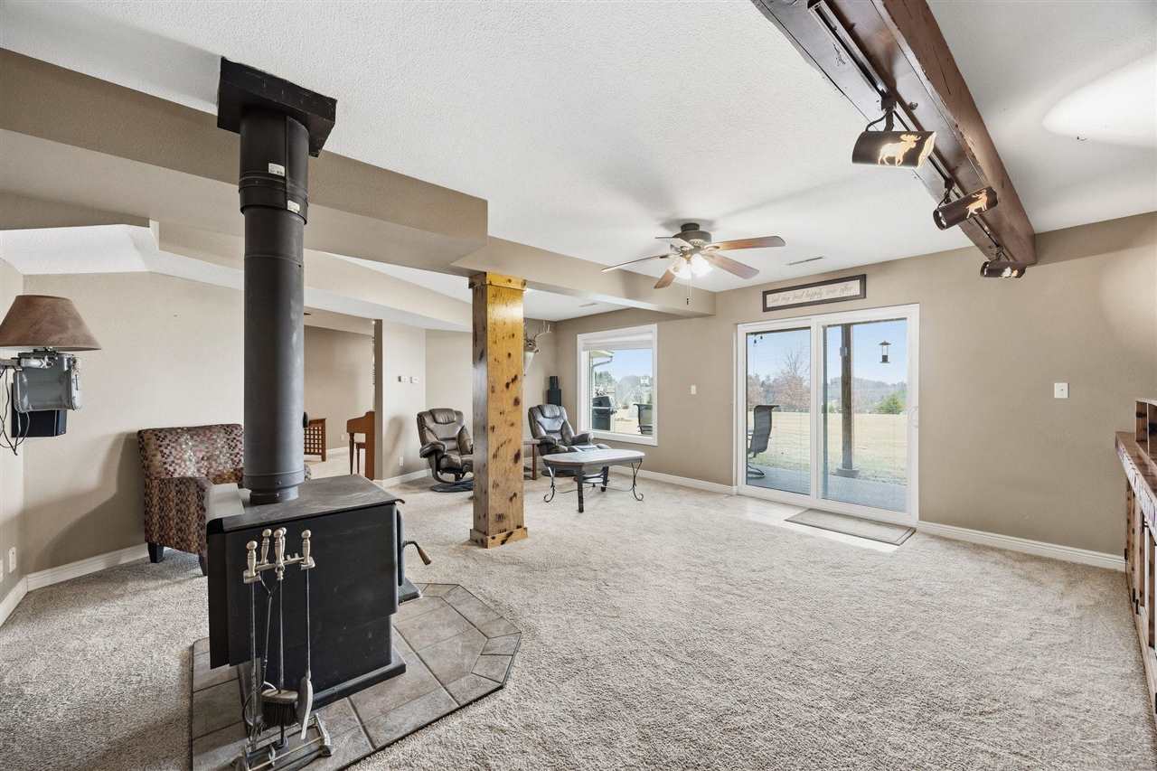 301 Lake View Drive NE Solon IA 52333